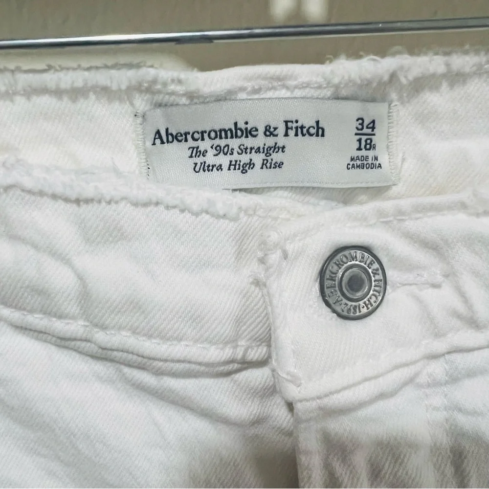 Abercrombie & Fitch White Ultra High Rise 90s Straight Jean Women's Size 34/18 R - Picture 9 of 12